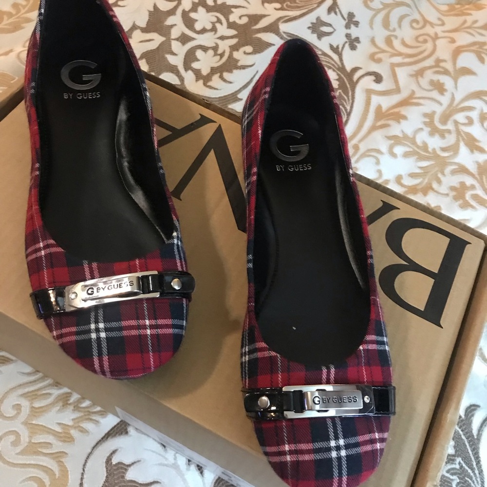 Guess flats